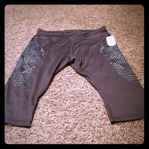 Gray leggings capris